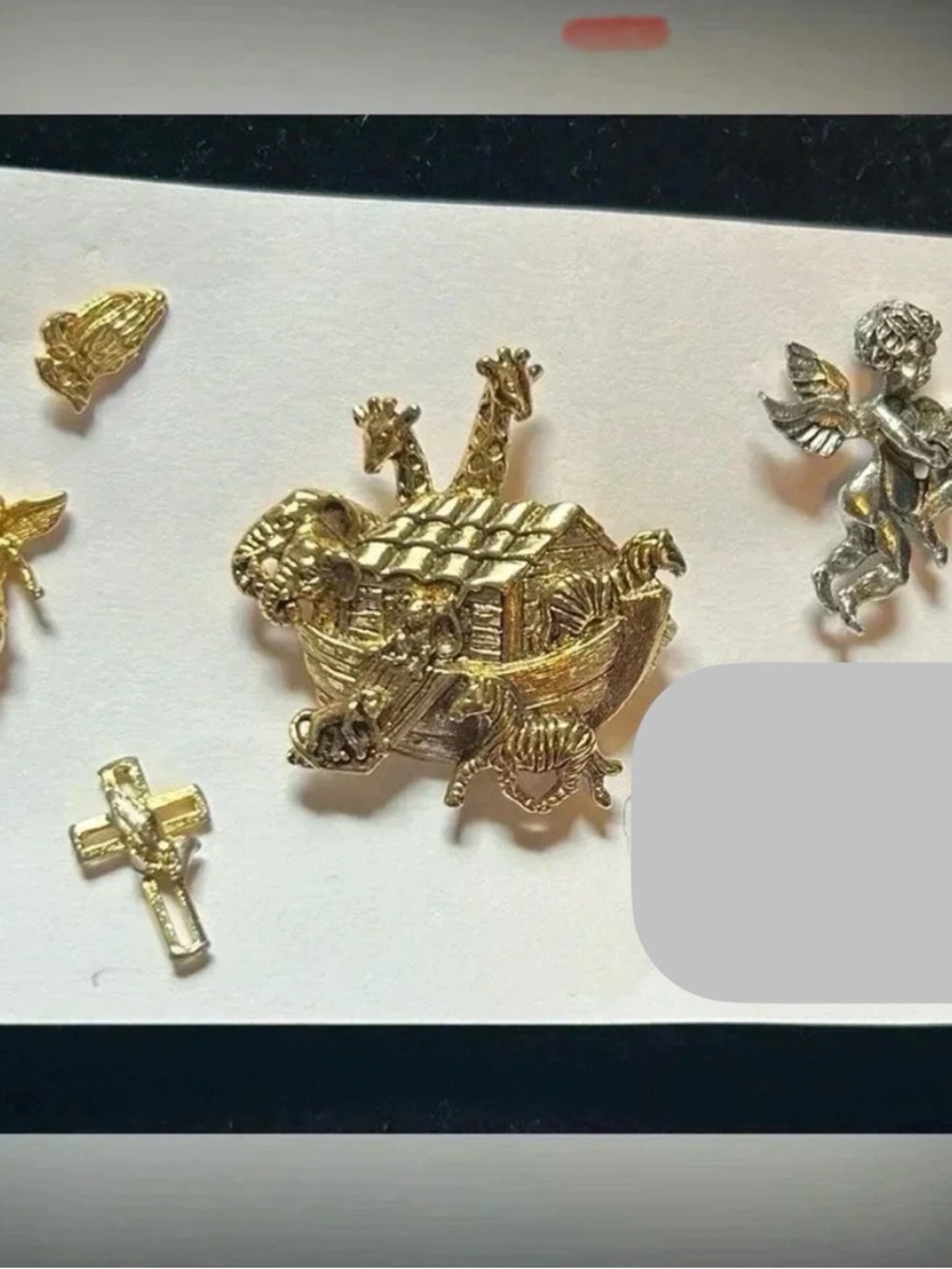 Angelic‎ brooches set